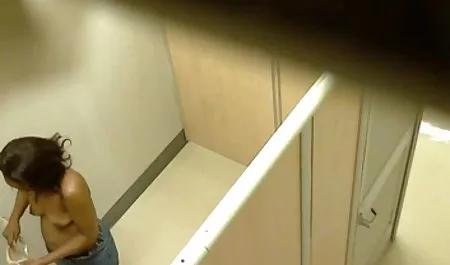 Mädchen zieht einen Vibrator mit einer deutsche amateur sexfilme kostenlos Pumpe aus der Vagina