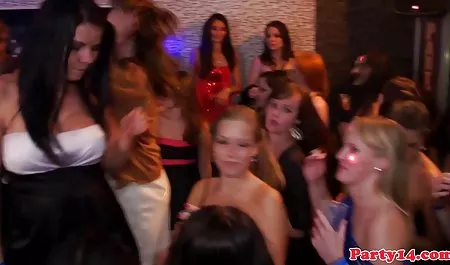 Latina in den Mund gefickt, während er seine gratis amateur sexfilme Nase hält