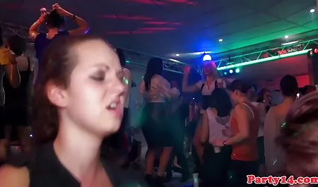Asian nimmt Liebkosungen von zwei kostenlose deutsche amateur sexfilme Männern