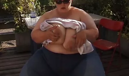 Der Kapitän und seine Assistentin haben zwei Kellnerinnen auf dem amateur sexfilme Deck