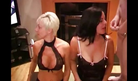 Bree Mitchells pornos von amateuren fickt einen Finger in den Arsch