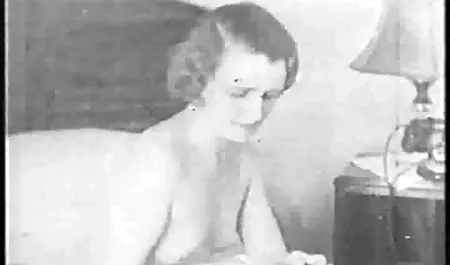 Ein Mädchen aus Japan bediente einen Mann auf kostenlose amateur pornos einer Toilette