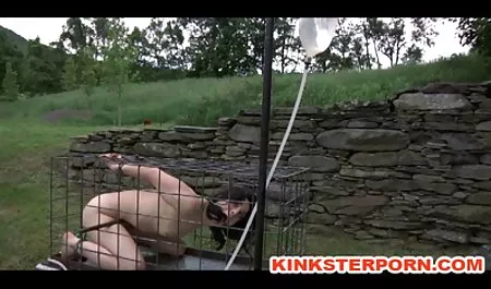 Asiatische österreichische privat pornos Frau streichelt ihre Klitoris mit der Hand in ihrem Höschen