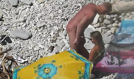Das Mädchen bat deutsche amateur ponos um anal